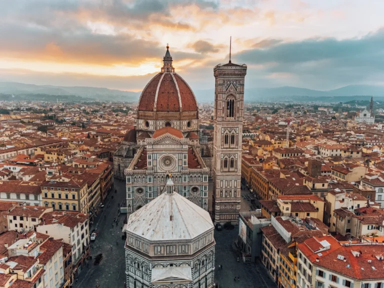 The iconic Piazza del Duomo in Florece